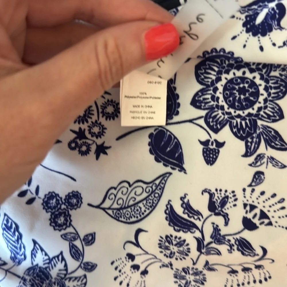 Cupshe Reversible Blue and White Floral One Piece Swimsuit, Lg. - Picture 4 of 6